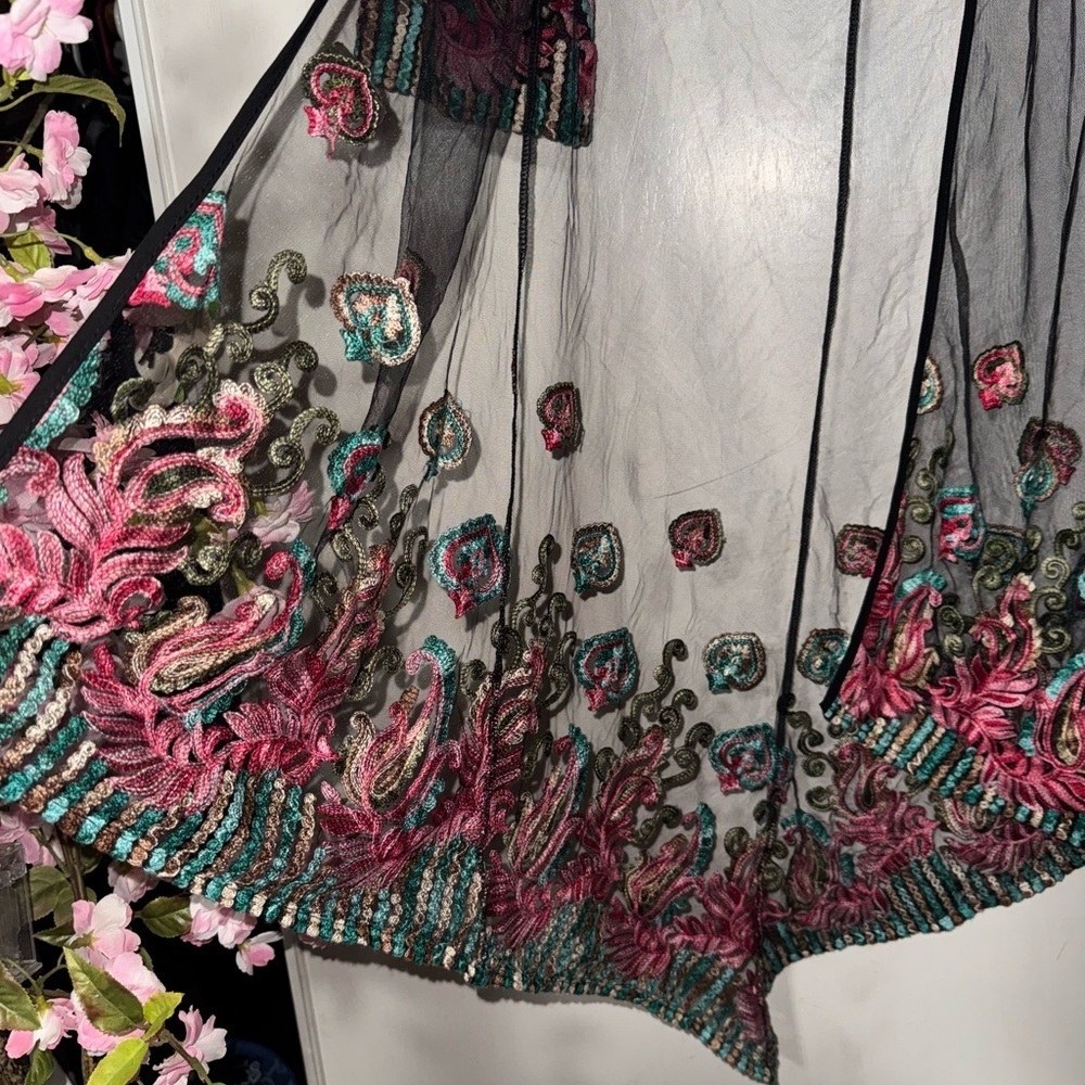 Mechant Sheer Embroidered Kimono Size small - Picture 5 of 9